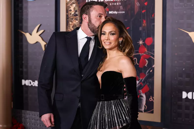 Jennifer Lopez și Ben Affleck, superbi la premiera „This Is Me...Now A Love Story” 