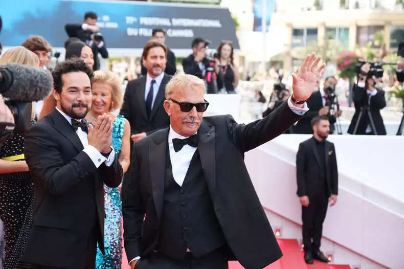 J - Montée des marches du film « Horizon : An american saga » lors du 77ème Festival International du Film de Cannes