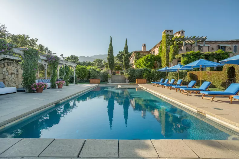 Le prince Harry, duc de Sussex et sa femme Meghan Markle, duchesse de Sussex ont acheté une propriété pour 14,65 millions de dollars à Montecito en Californie