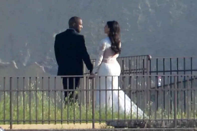 *PREMIUM-EXCLUSIVE* Kim Kardashian West celebrates 4th wedding anniversary with Kanye! *FILE PHOTOS*