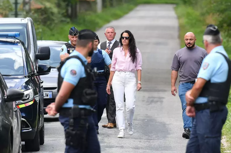 Anouchka Delon Watches Tributes To Her Father Outside His Property - Douchy