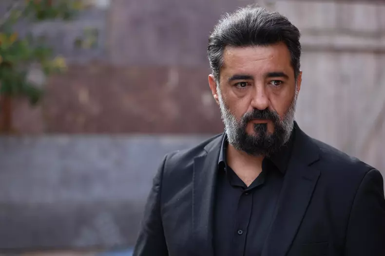 Celil Nalçakan, Akif din serialul Totul pentru familia mea (1)