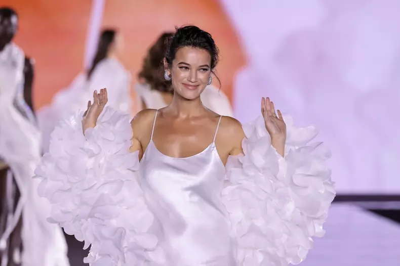 Le Defile L'Oreal Paris ? Walk Your Worth : Runway ? Paris Fashion Week ? Womenswear Spring/Summer 2025