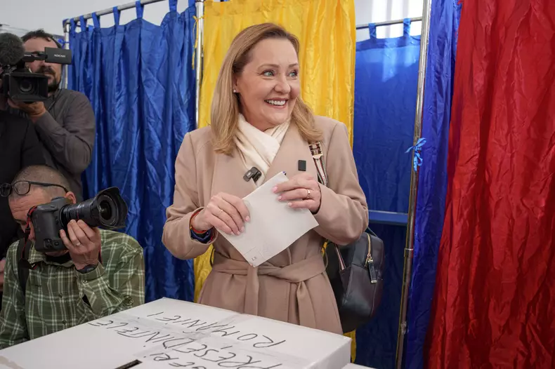 BUCURESTI - ALEGERI PREZIDENTIALE - TURUL I - ELENA LASCONI