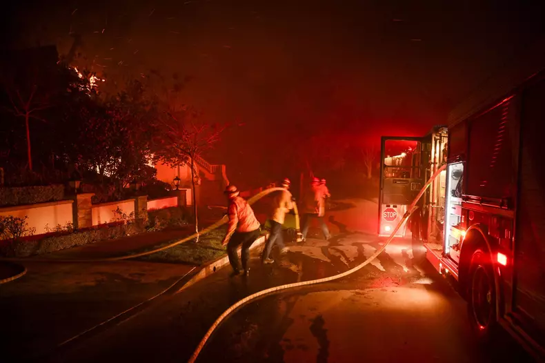 Wildfires tear through Los Angeles