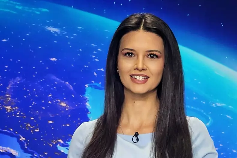 iulia-parlea-la-pupitrul-stirilor-de-la-pro-tv