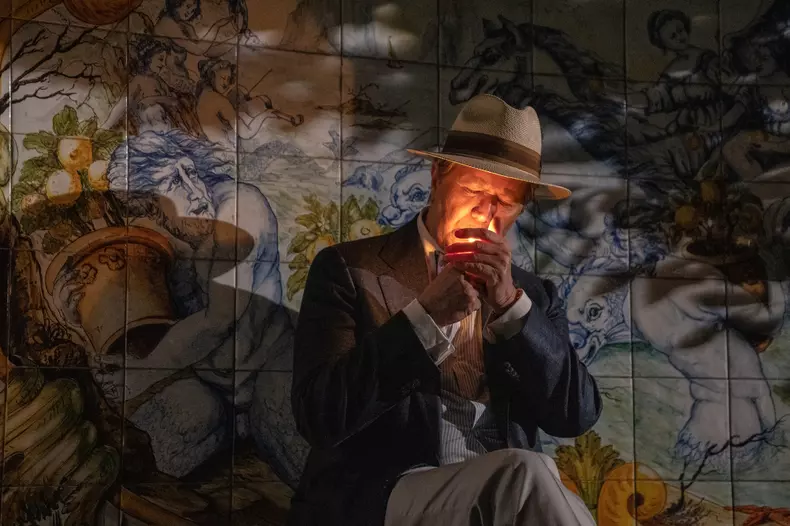 Parthenope-by-Paolo-Sorrentino_Gary-Oldman_photo-by-Gianni-Fiorito