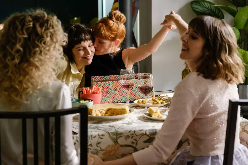 Valeria, imagini din sezonul 4 al serialului spaniol de pe Netflix (7)