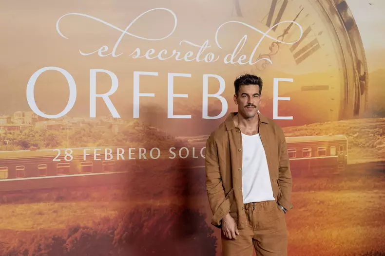 mario-casas-in-prezent