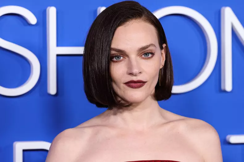 Cine-este-Madeline-Brewer-Bronte-din-„You”