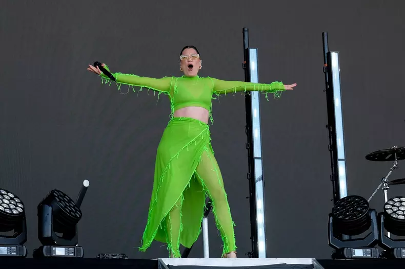 Jessie J a fost diagnosticată cu cancer la sân   (6)