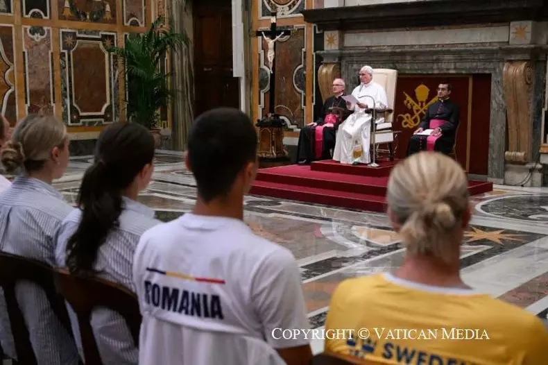 david-popovici-intalnire-papa-leon-vatican-cadou-spectaculos (4)