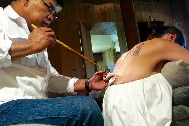 Angelina Jolie tatuaj4