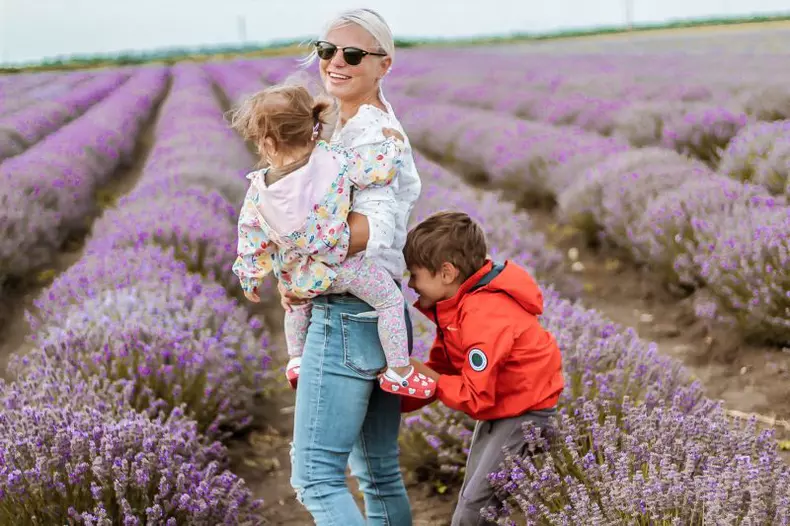 Jojo si copiii in vacanta cu cortul