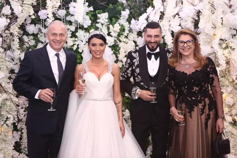 Mihaela si Mircea Geoana au fost si ei la petrecere