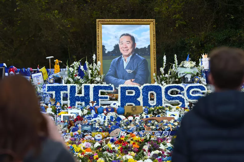 Prințul William și Kate Middleton au transmis condoleanțe, anul trecut, după tragedia aviatică în care a murit patronul Leicester City, Vichai Srivaddhanaprabha, al cincelea cel mai bogat om din Thailanda