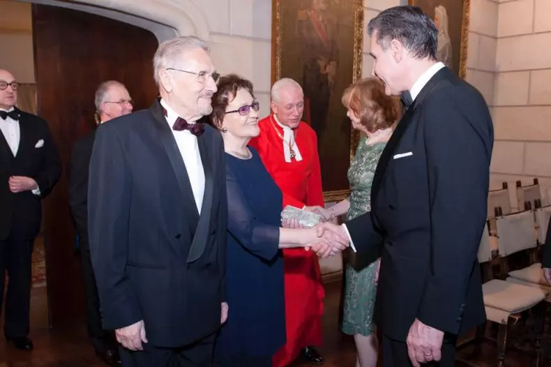 emil-constantinescu-sotia-dineu-regal-palatul-elisabeta-2015