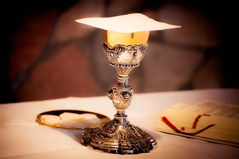 chalice-1591668_1280-2