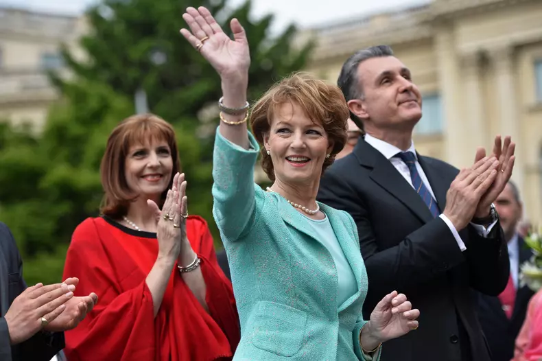 ZIUA REGALITATII - STATUIE - CAROL I - DEPUNERE - FLORI