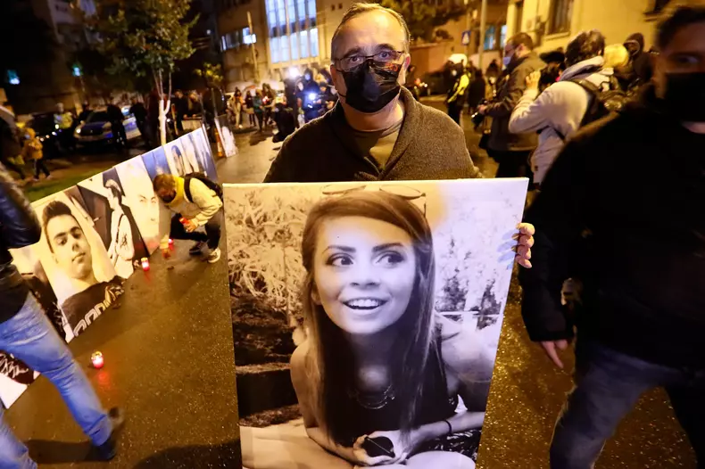 Commemoration for victims of club blaze on fifth anniversary held in Bucharest