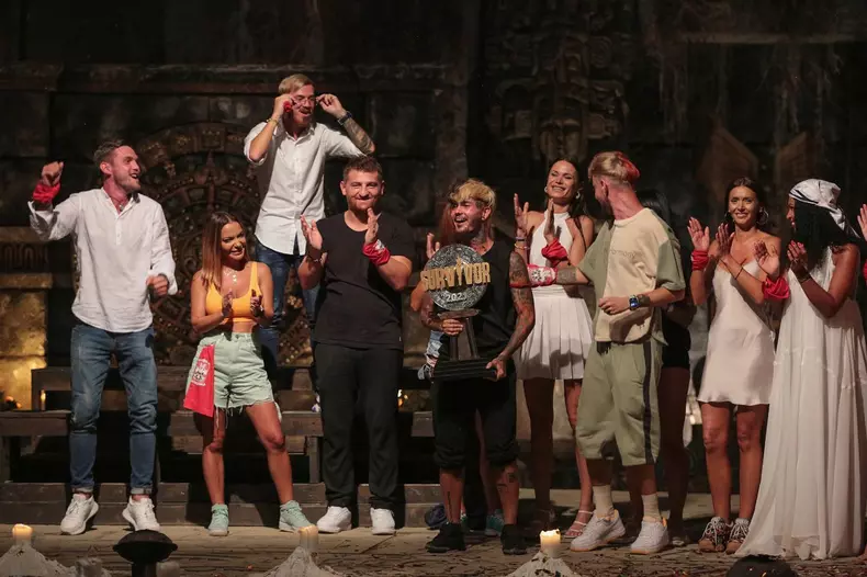 ce-face-zanni-cu-premiul-survivor-5