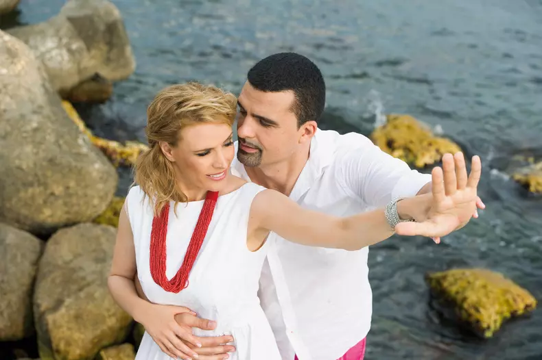 Pictorial cu Monica Davidescu și Aurelian Temișan pentru revistatango marea dragoste 72