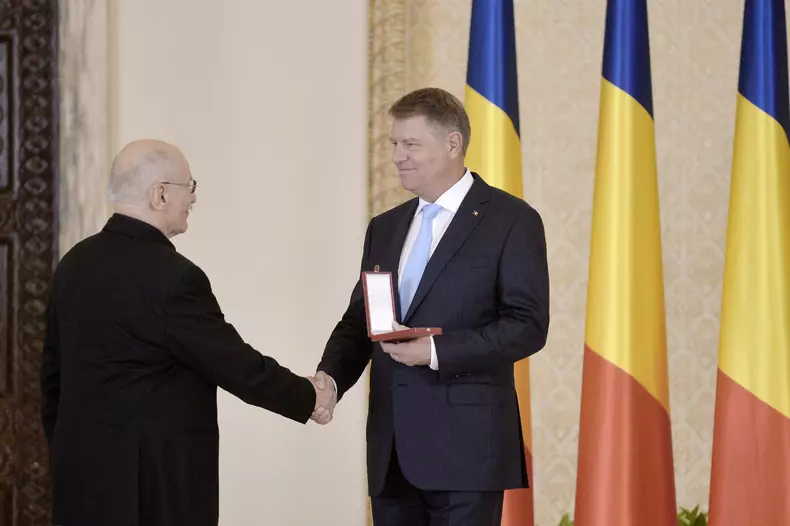 BUCURESTI - PALATUL COTROCENI - DECORARE - VICTOR REBENCIUC