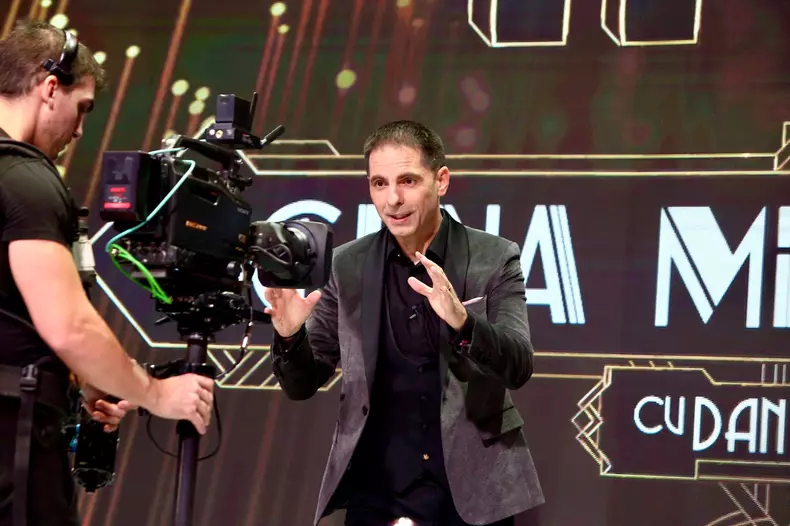 Dan Negru se pregateste pentru Revelion 2022