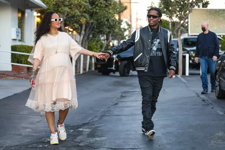 *PREMIUM-EXCLUSIVE* Soon-to-be parents Rihanna and A$AP Rocky get some shopping done at Fred Segal