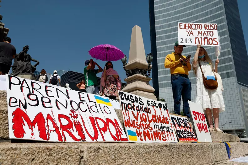 Ukrainian Community Demonstrate Against Russian Attacks - Mexico