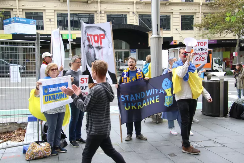 Ukrainian protester attacked outside German Consulate, Sydney, Australia - 26 Apr 2022