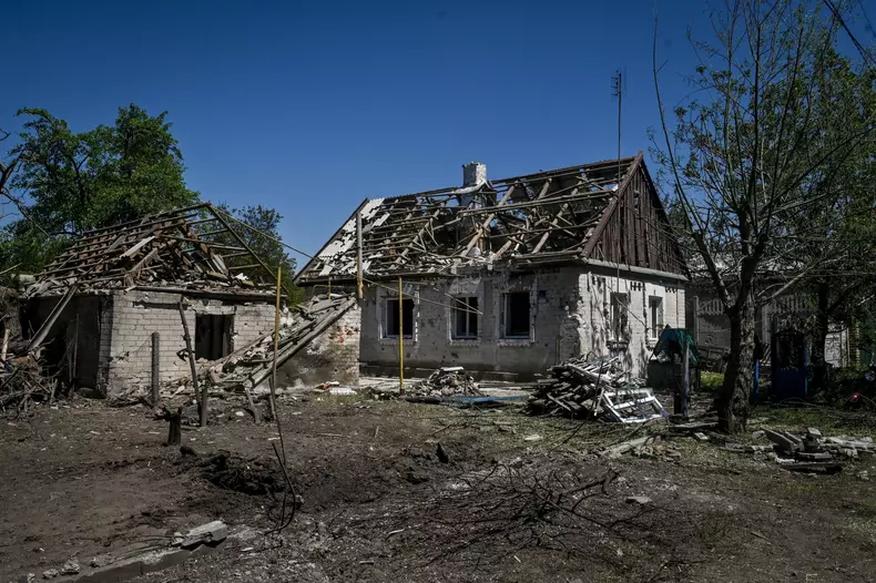 Missile attacks strike Komyshuvakha: 1 died, 3 injured