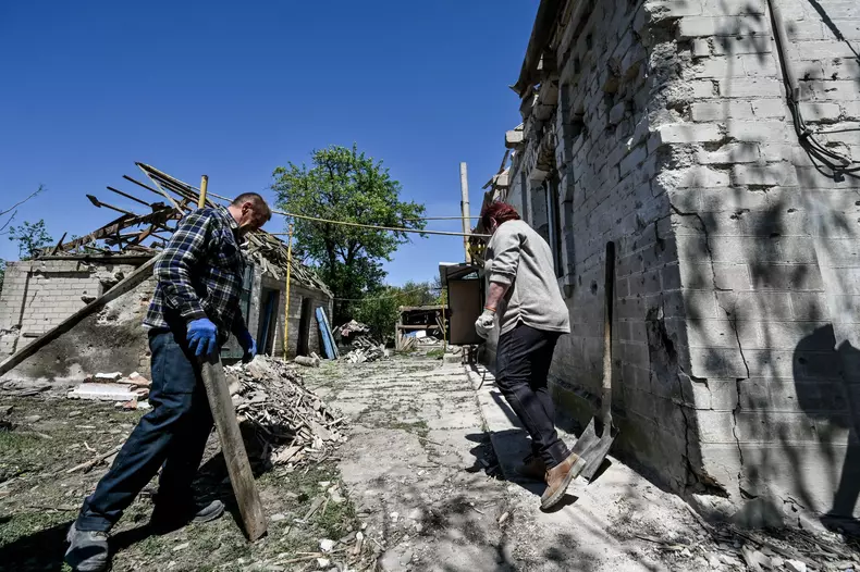 Missile attacks strike Komyshuvakha: 1 died, 3 injured