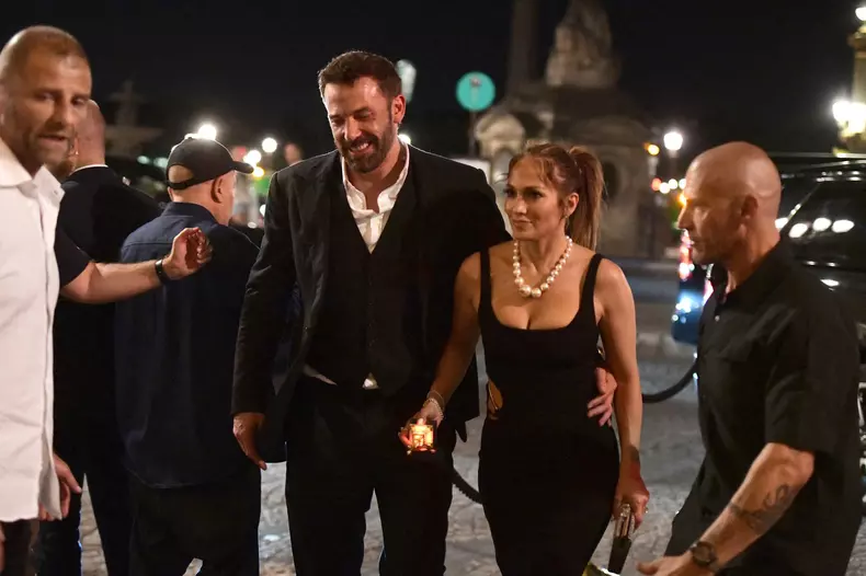 Exclusif - Prix Spécial - No Web - Ben Affleck et sa femme Jennifer Affleck (Lopez) sont allés dîner en amoureux au restaurant "La Girafe" ŕ Paris