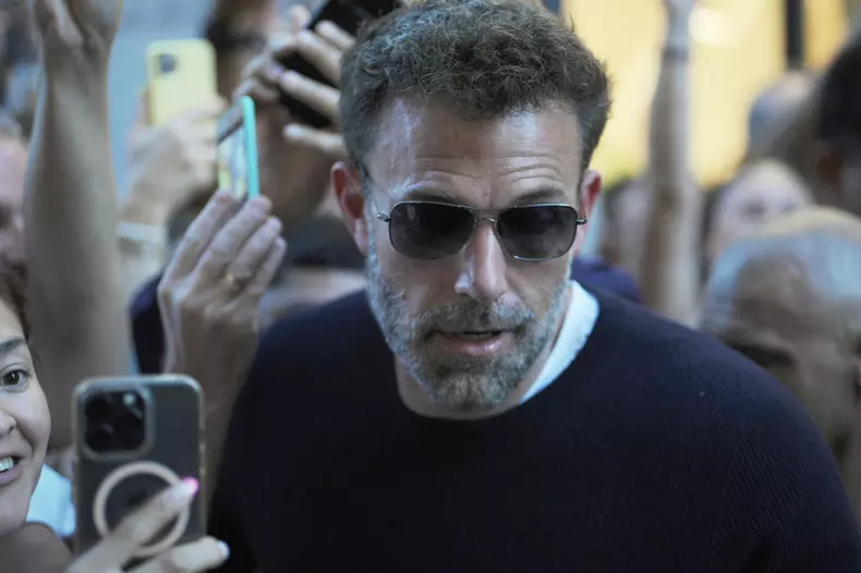 Newlyweds Ben Affleck And Jennifer Lopez Shopping - Milan