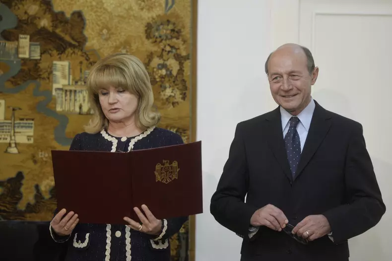 BUCURESTI - AMBASADA REPUBLICII MOLDOVA - TRAIAN BASESCU - CETAT