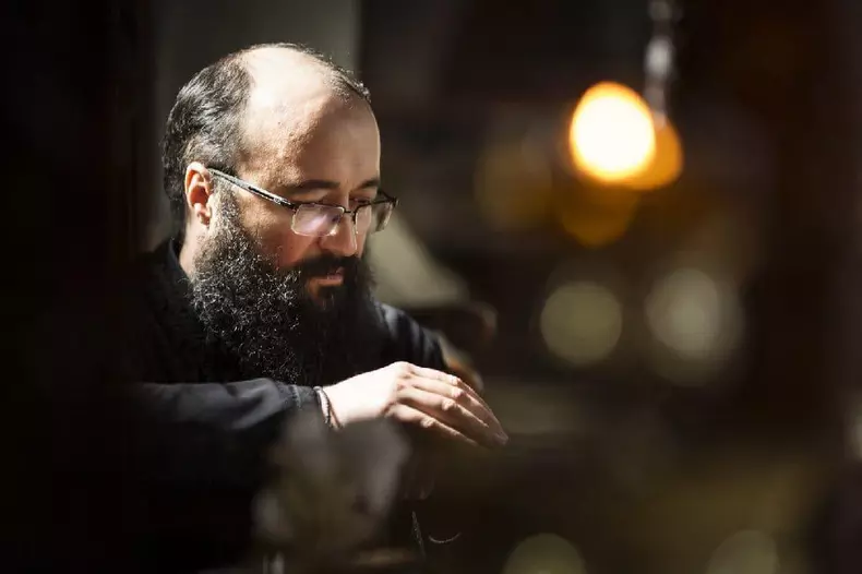 visarion alexa parintele acuzat