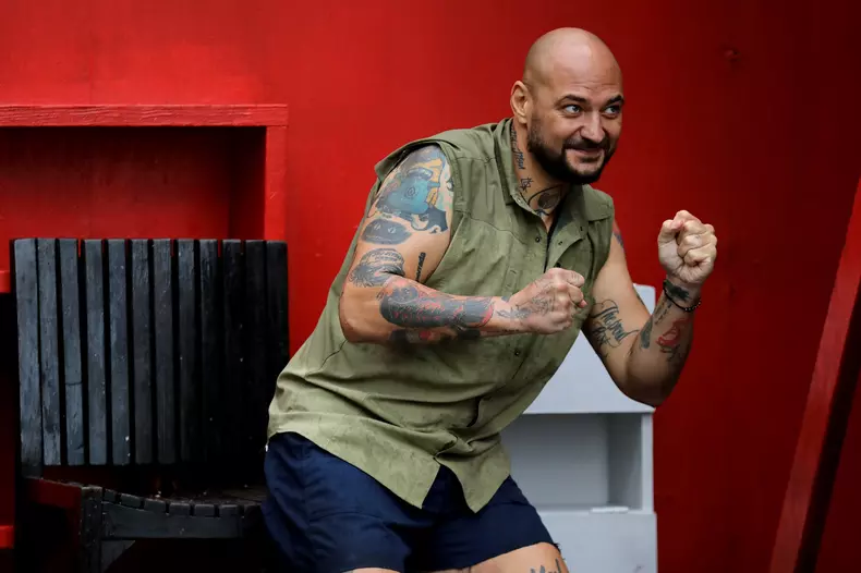 Cristi-Mitrea-Sunt-celebru-scoate-ma-de-aici