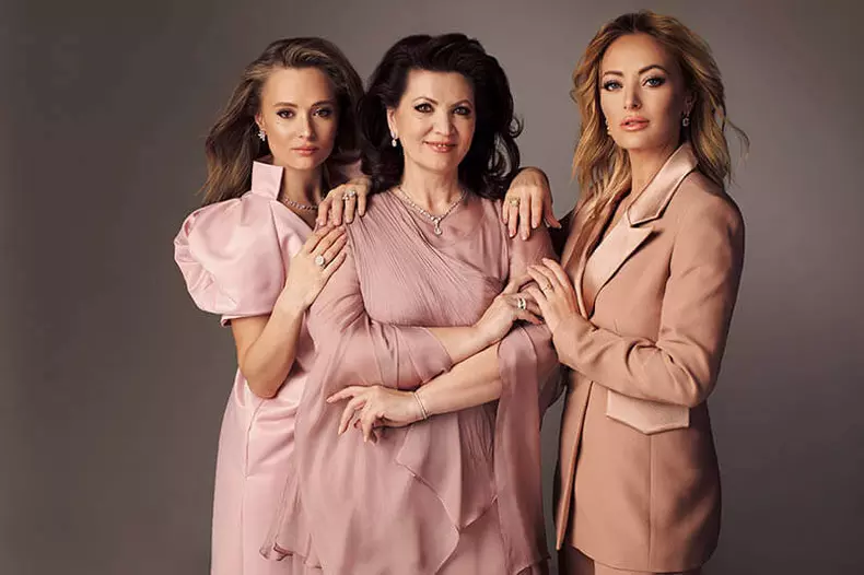 gina si fiicele sale