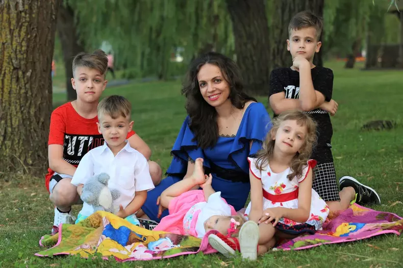 mamica-eroina-raluca-blejusca-ex-angels-