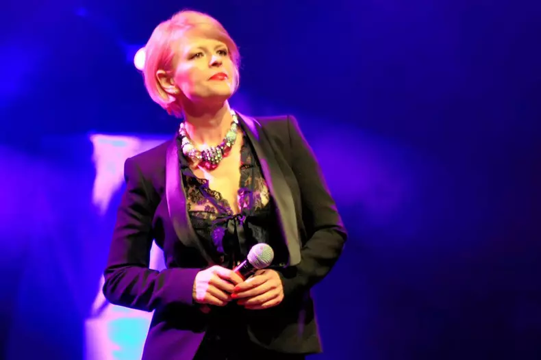 pe scena sanda ladosi