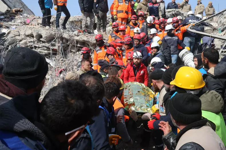 60-year-old man rescued 104 hours after earthquakes in Turkiye
