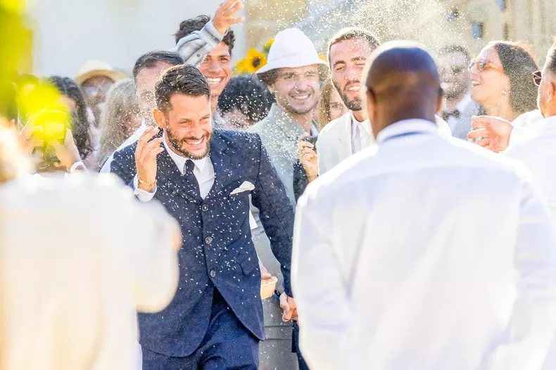 Mariage de Simon Porte Jacquemus et Marco Maestri à Charleval