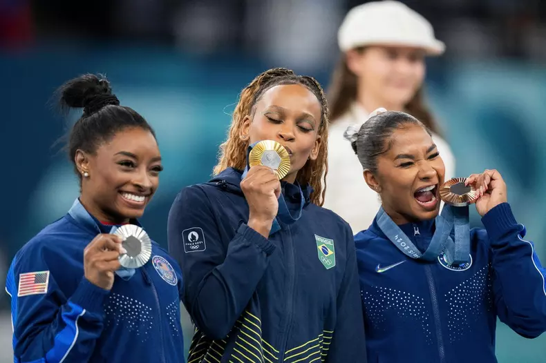 Paris, France. 05th Aug, 2024. US' Simone Biles (silver), Brazil's Rebeca Andrade (gold) and US' Jordan Chiles (bronze) pose during the podium ceremony for the artistic gymnastics women's floor exercise event of the Paris 2024 Olympic Games at the Bercy A