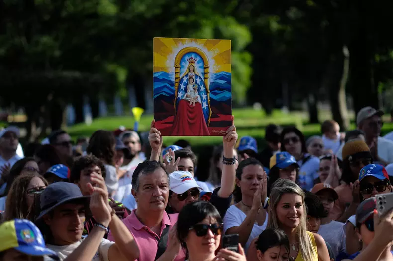 Venezuelan residing in Guatemala mobilized to protest re-election of Nicolas Maduro