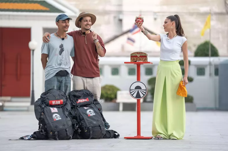 vlad si andrei asia express 8