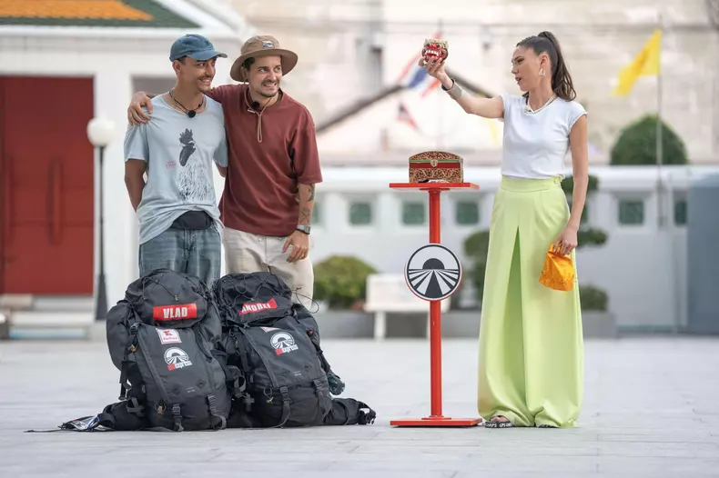 vlad si andrei asia express 9