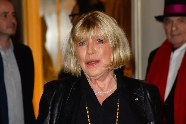 Cérémonie de remise des insignes de Chevalier de l'Ordre national de la Légion d'honneur à Marie-Agnès Gillot à Paris