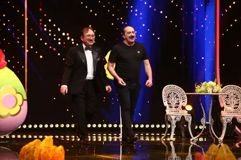 romica-tociu-si-cornel-palade-prima-aparitie-pe-scena-iumor-gala-speciala-de-paste