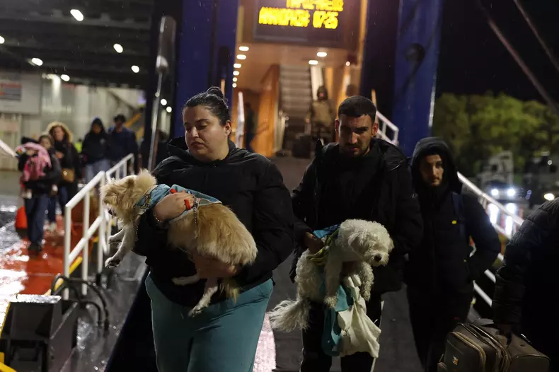 People flee Santorini as earthquake swarm worries Greek experts